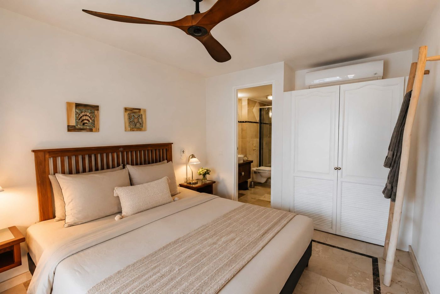 Bedroom with king-size bed